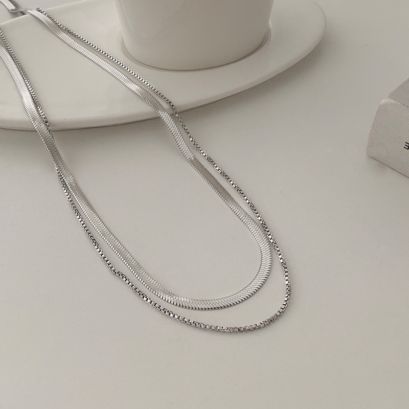 Kalung Rantai Klavikula Desain Tulang Ular Bahan titanium steel