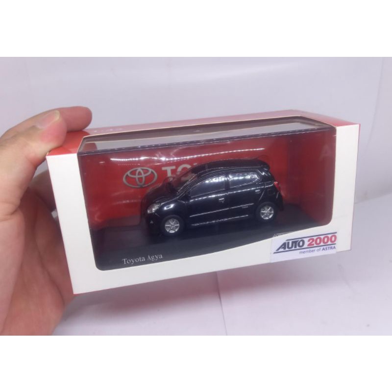 diecast miniatur mobil sedan toyota agya auto2000