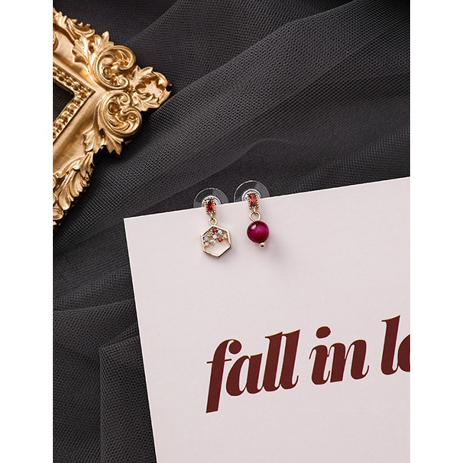 LRC Anting Tusuk Fashion Red 925 Silver Stud Earrings Hexagon Beads Asymmetric Earrings F95394