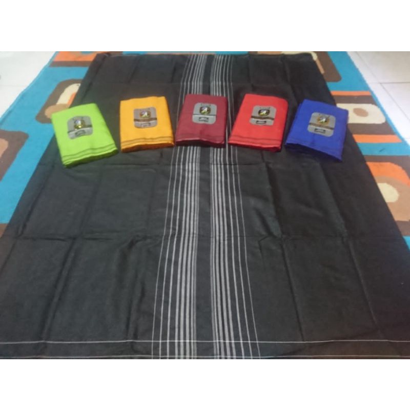 Sarung tenun anak kecil