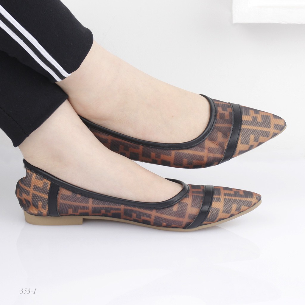 Fendi Colibri Flat Shoes 353-1