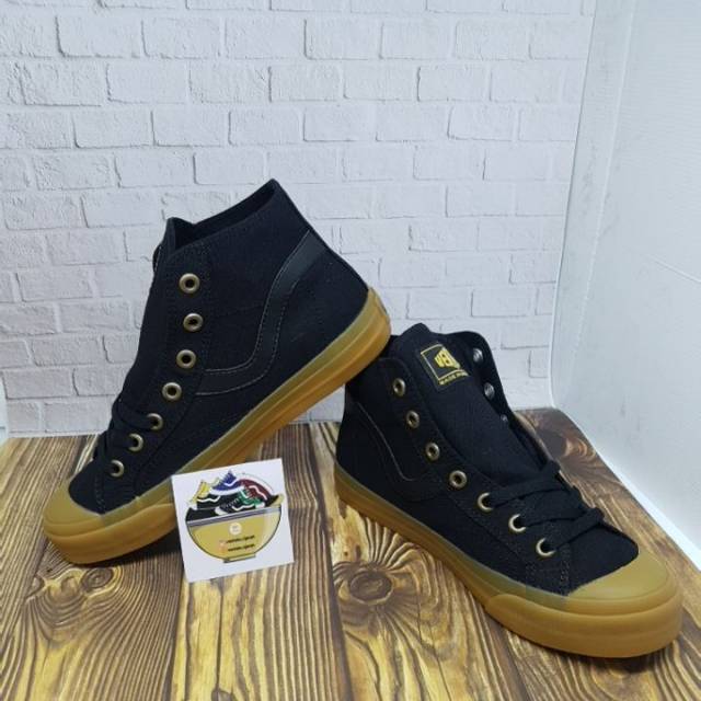 Ventela Public High Black Gum