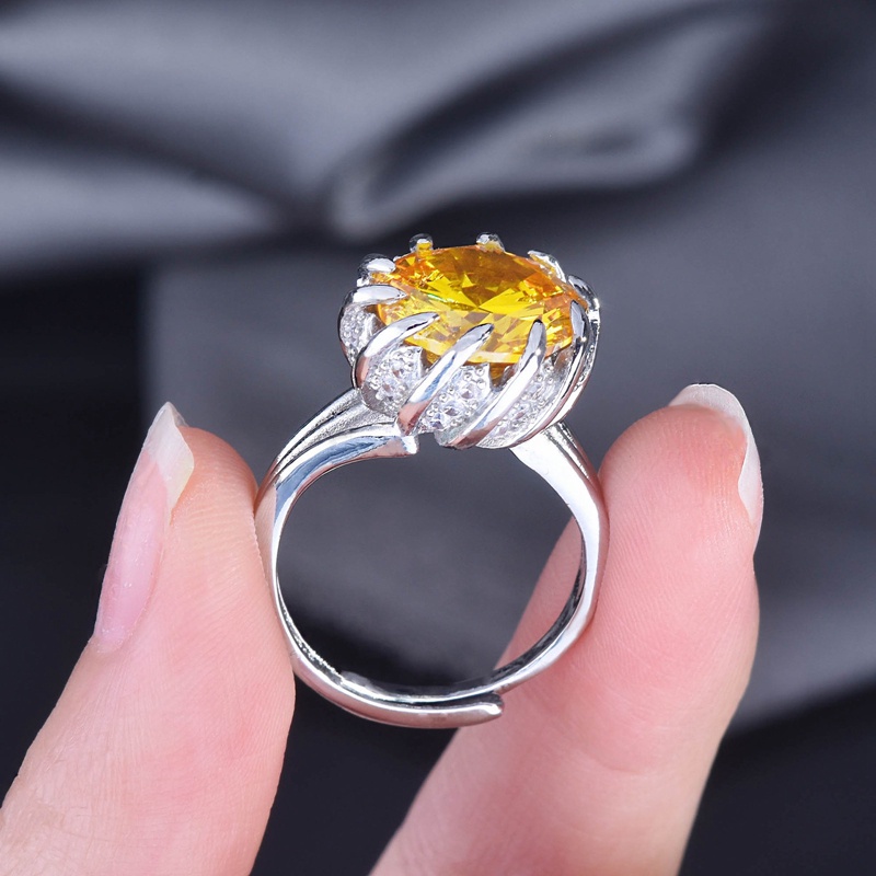 Cincin Bentuk Bunga Aksen Cubic Zirconia Bulat Warna Kuning