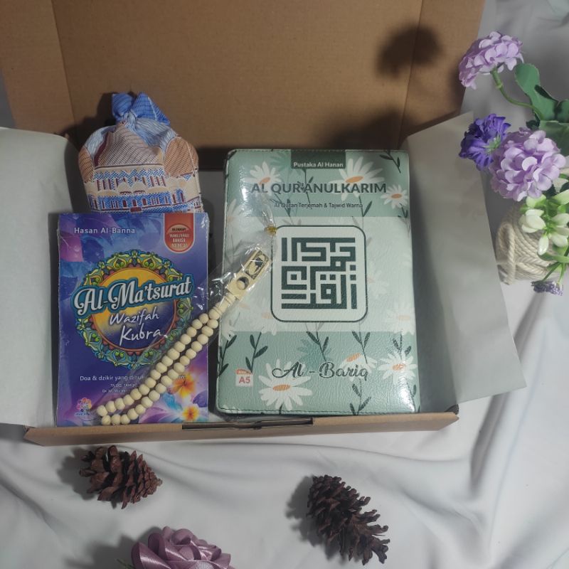 

hampers Al Qur'an al bariq / hampers ramadhan / hampers lebaran / hampers gift