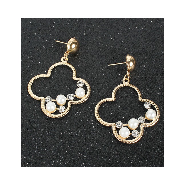 LRC Anting Tusuk Fashion Golden Alloy Diamond Pearl Clover Hollow Earrings K44375