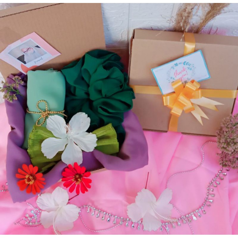 

Kado Valentine Ulang Tahun Gift Box Unik/ Paket Hempers Hijab Hadiah Anniversary/ Graduation Wisuda