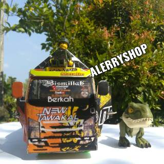 Miniatur truk Shopee Indonesia