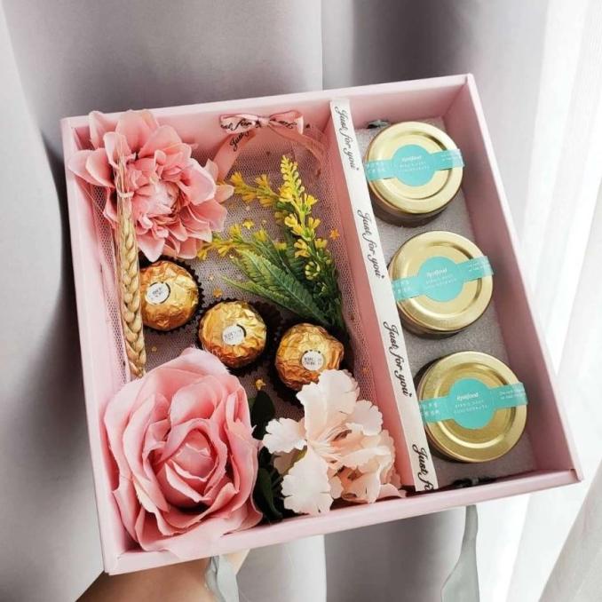

KADO ISI BUNGA DAN COKELAT COCOK UNTUK ULANG TAHUN / VALENTINE / KADO DG654EAFVD