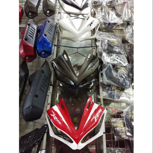 Topeng lampu/kedok lampu/cover lampu yamaha r15 old model r25 sipit