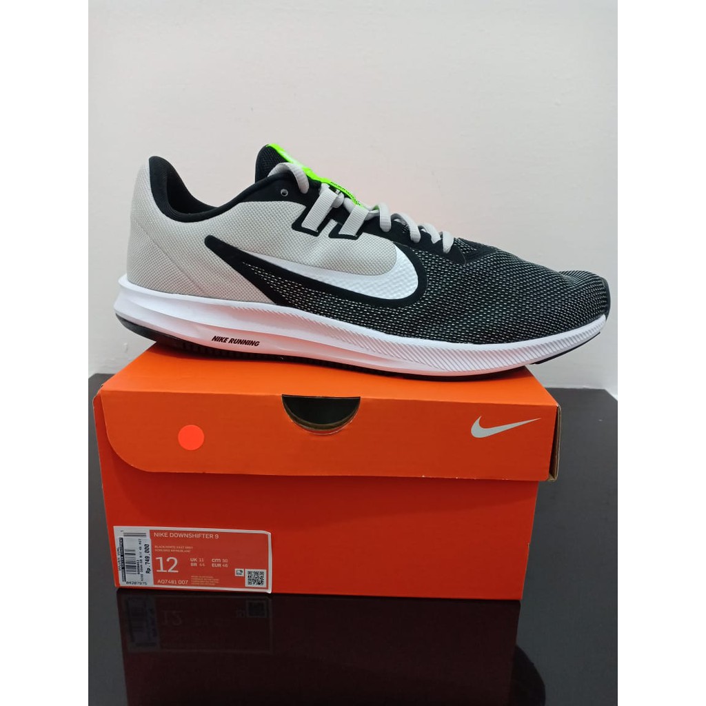 nike downshifter black and white