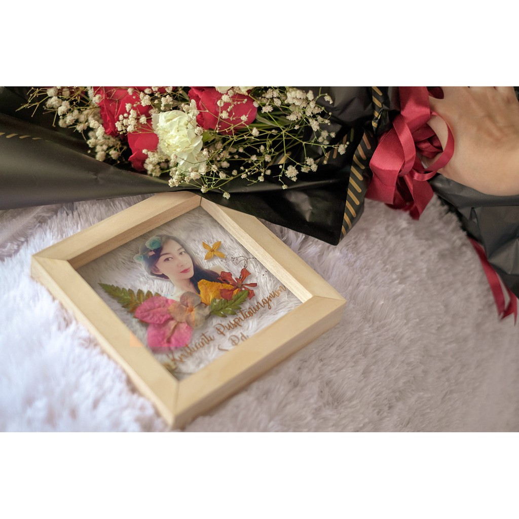 

PressedFlowerFrame15x15