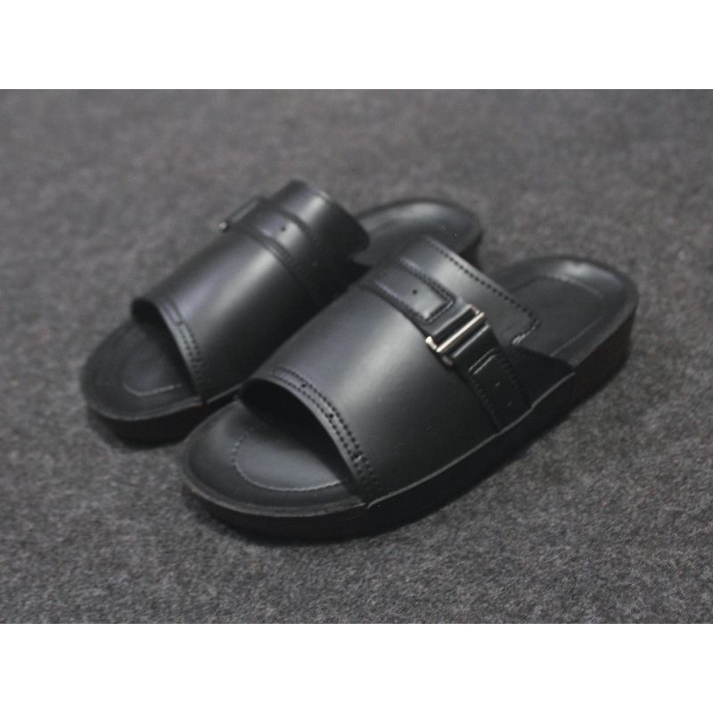 sandal pria slip on