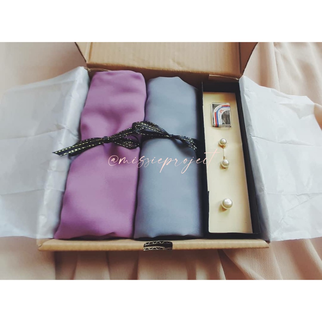 

Giftbox /Hijabbox /Hijab Box /Box Souvenir / Hadiah Ulangtahun / Hadiah Wisudah