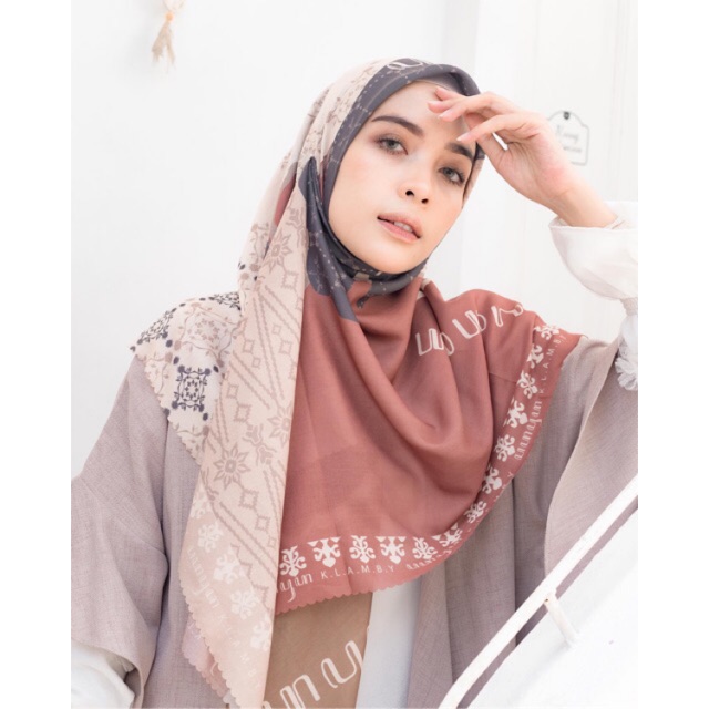 KANAKA SCARF RAJA AMPAT WEARING KLAMBY