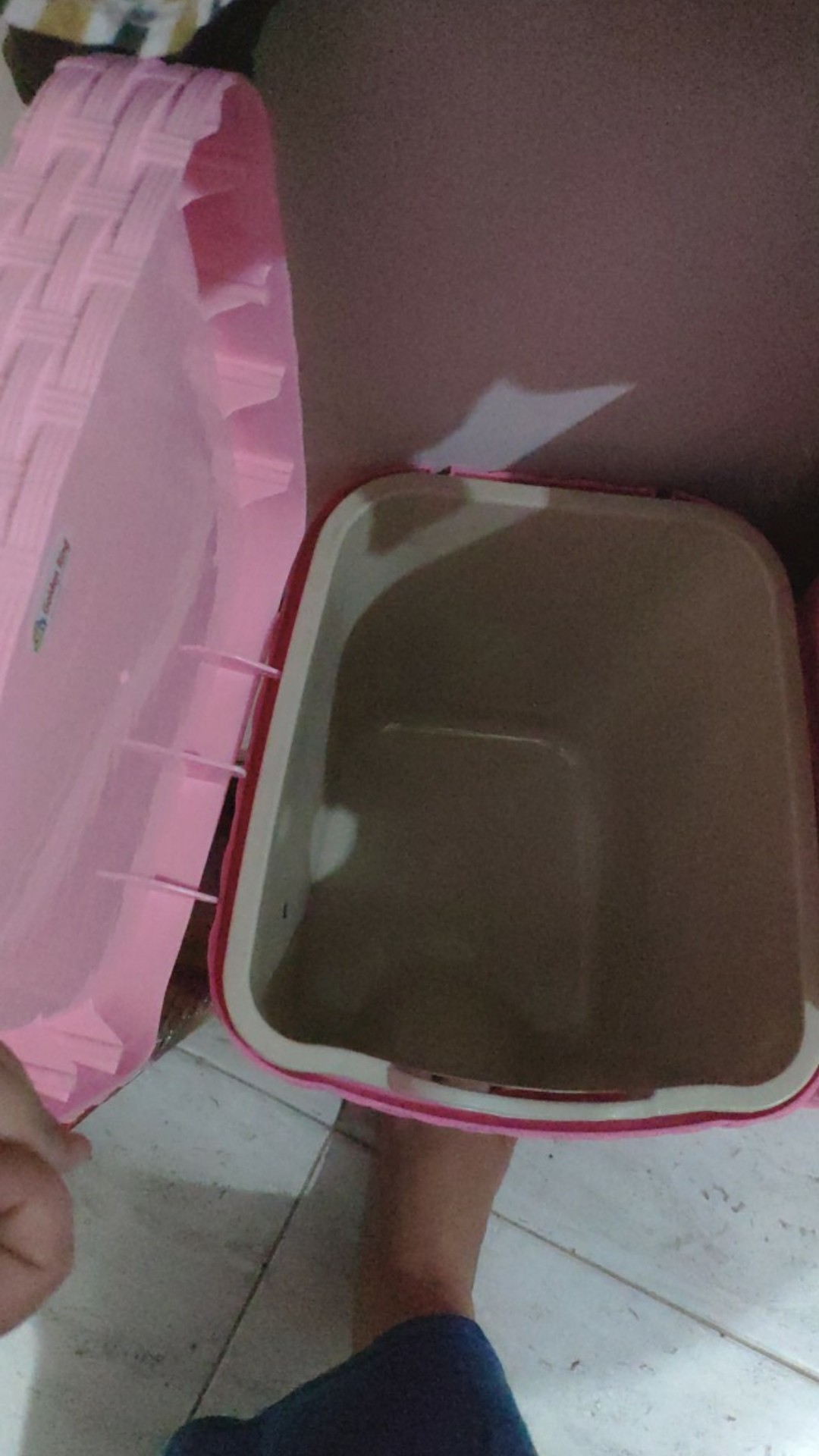 Tempat Sampah Rotan Injakan Gr Pink / Tong Sampah Indoor Genki Market