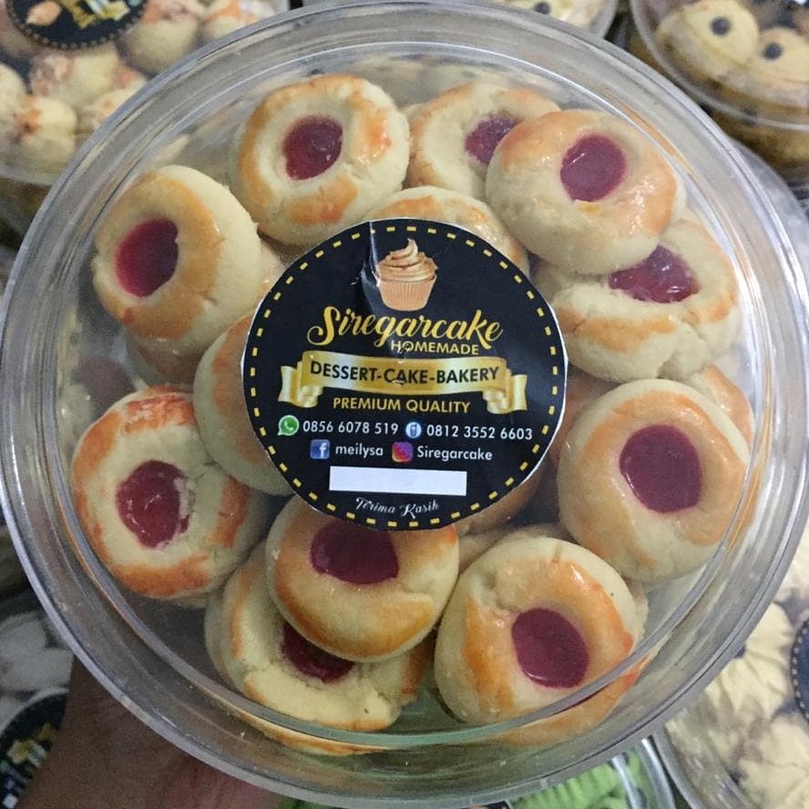 

kue lebaran selai setroberi