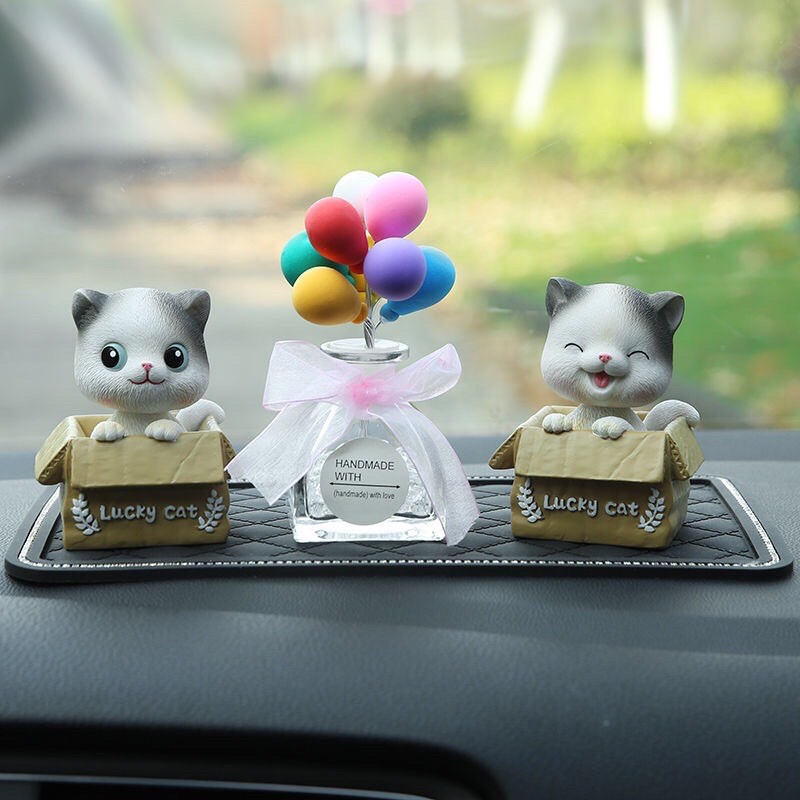 pajangan kucing mobil hiasan boneka kucing balon parfume KUCING KARDUS // Hiasan pajangan solar dashboard dasbor mobil kucing lucky cat