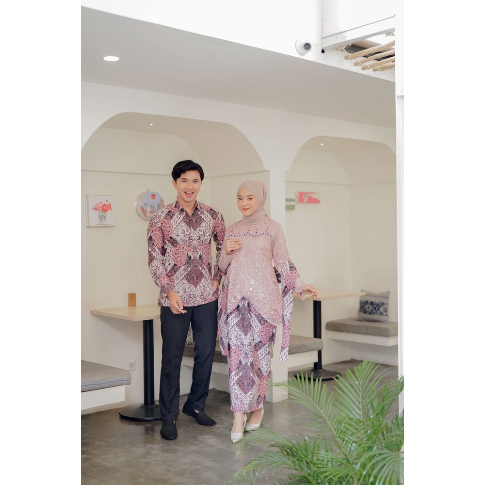 SET BATIK COUPLE KALUNA PINK (KEMEJA BATIK, ROK SPAN BATIK, KEBAYA NAYARA DUSTY FREE SLENDANG)