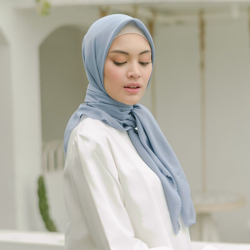 Jilbab segiempat laser cut / Hijab Bella square laser cut pollycotton