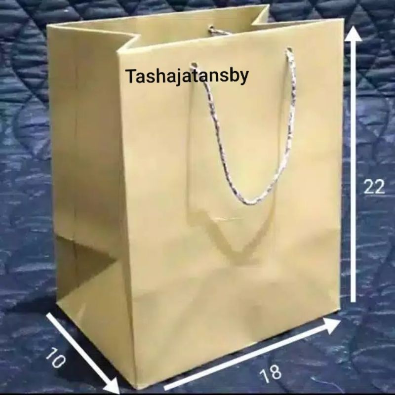 

Paper bag R5 Polos ( 18 × 10 × 22 )