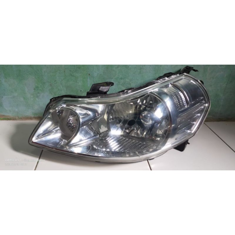 lampu depan Suzuki X Over sebelah kiri