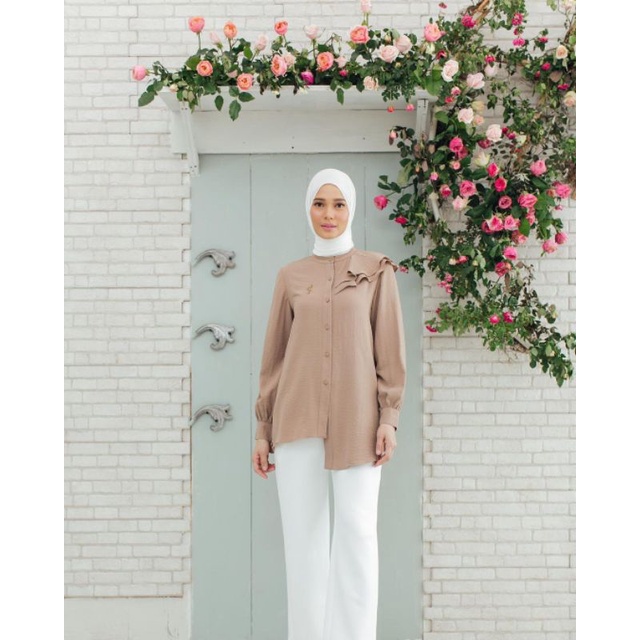 Clara Blouse Wearing Klamby