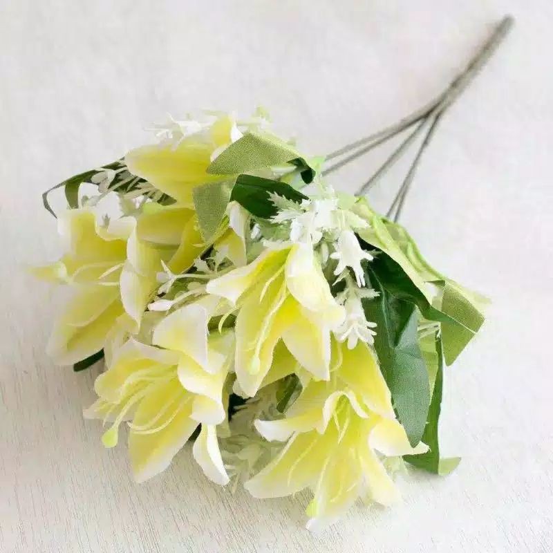 BUNGA LILY ARTIFICIAL / LILY BUNGA PLASTIL / LILY DEKORASI-KUNING