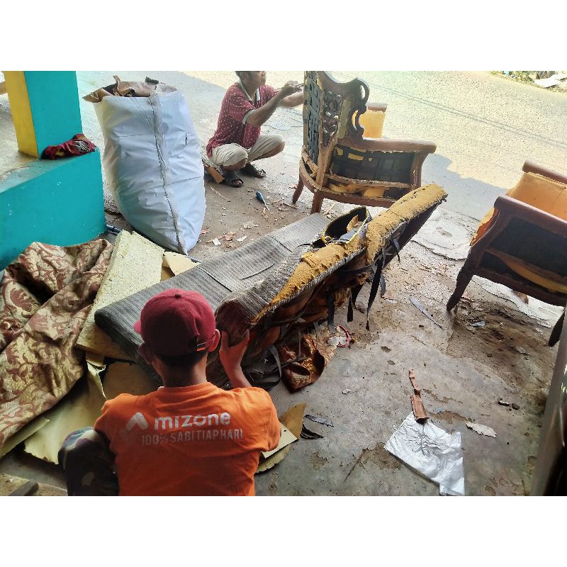 SERVICE SOFA JEPARA / SERVICE SOFA UKIR / GANTI KULIT SOFA