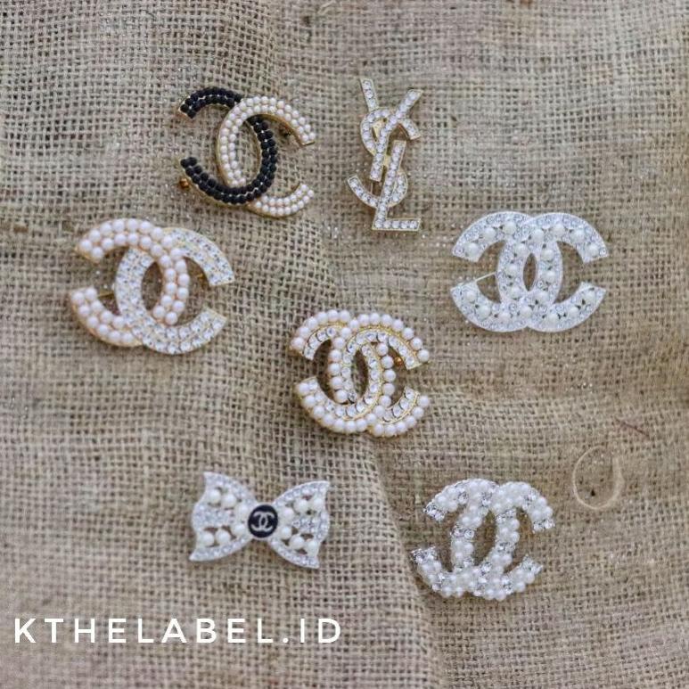 [KODE PRODUK 37] B025 - Letter Brooch Part 1 / Bros Chanel / Bros Channel / Bros Chanel Premium