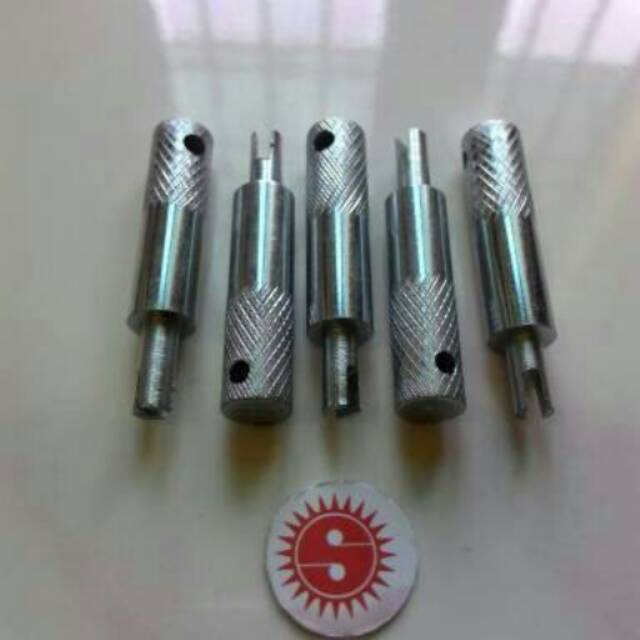 Kunci Pentil Ban / Alat Buka Pentil Ban / Bukaan Pentil Ban