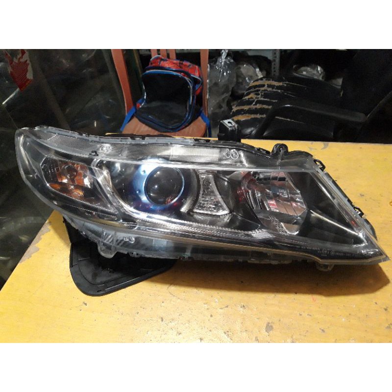 Headlamp Honda Odyssey 2012 kanan