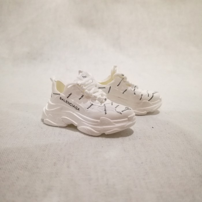 BALENCIAGA TRIPLE S ALLOVER WHITE 3D SNEAKERS KEYCHAIN MINIATUR