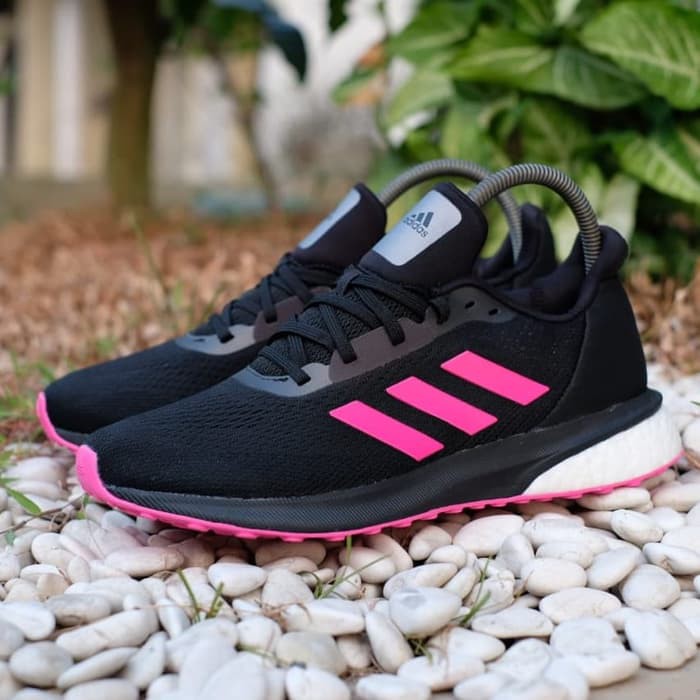 Adidas boost astrarun black pink