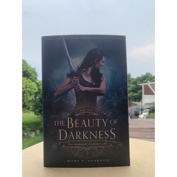 The Beauty of Darkness - Mary E Pearson