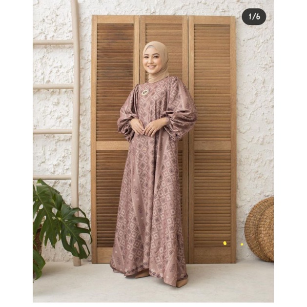 blind sale wearing klamby daphne dress