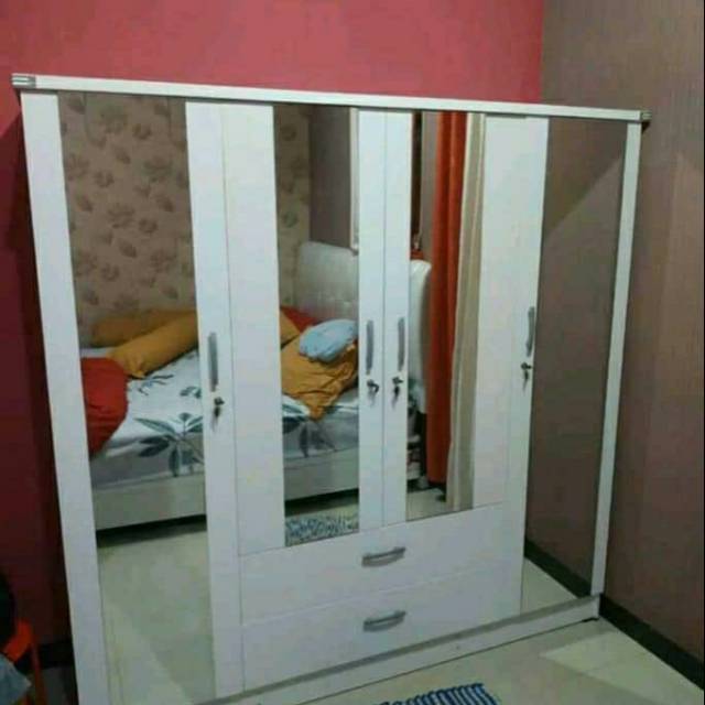 Lemari 4 pintu kaca minimalis