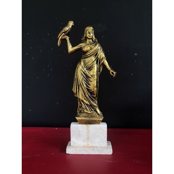 Piala Resin Gepengan Putri Bawa Burung / Figur Resin Lempengan