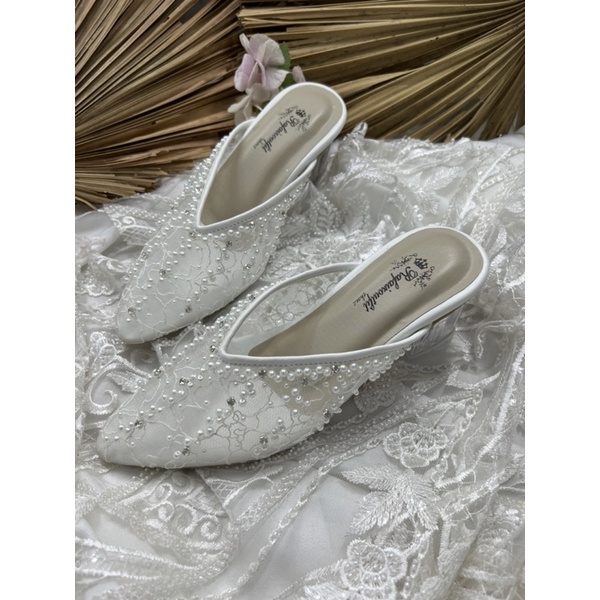 sepatu Rafaizoutfit model Yesika sepatu wedding putih 5cm kaca