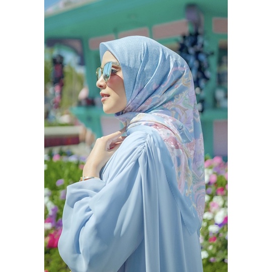 The Wonderland Square Airy Blue Disney x Buttonscarves