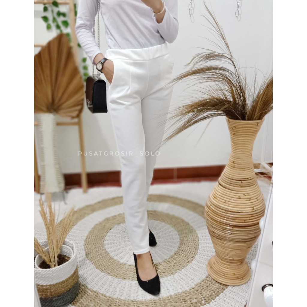 CALLA PANTS/ CELANA SCUBA PENSIL PENCIL PANTS PUSATGROSIR_SOLO AMARA KELLY/ CELANA BASIC SCUBA/ BASIC PANTS SCUBA CELLO CELANA PANJANG HITS SELEBGRAM MURAH SIMPEL FASHION WANITA PENSIL SCUBA // CELANA BAHAN SCUBA