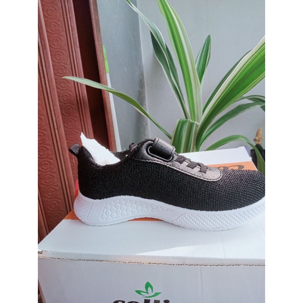 SEPATU ANAK COLLIN