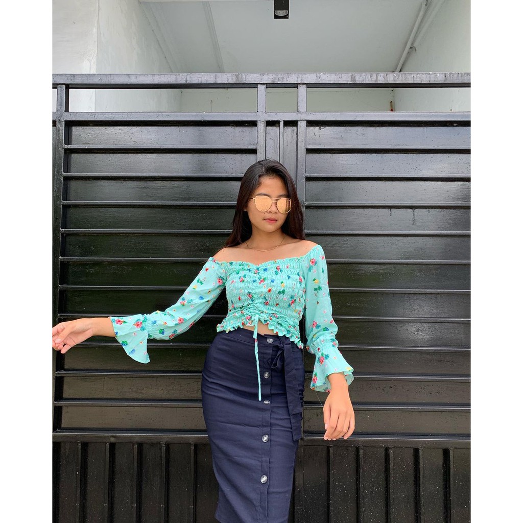 Nikki Baju Atasan Wanita Crop Top Kerut Motif Bunga Lengan Panjang Fit L