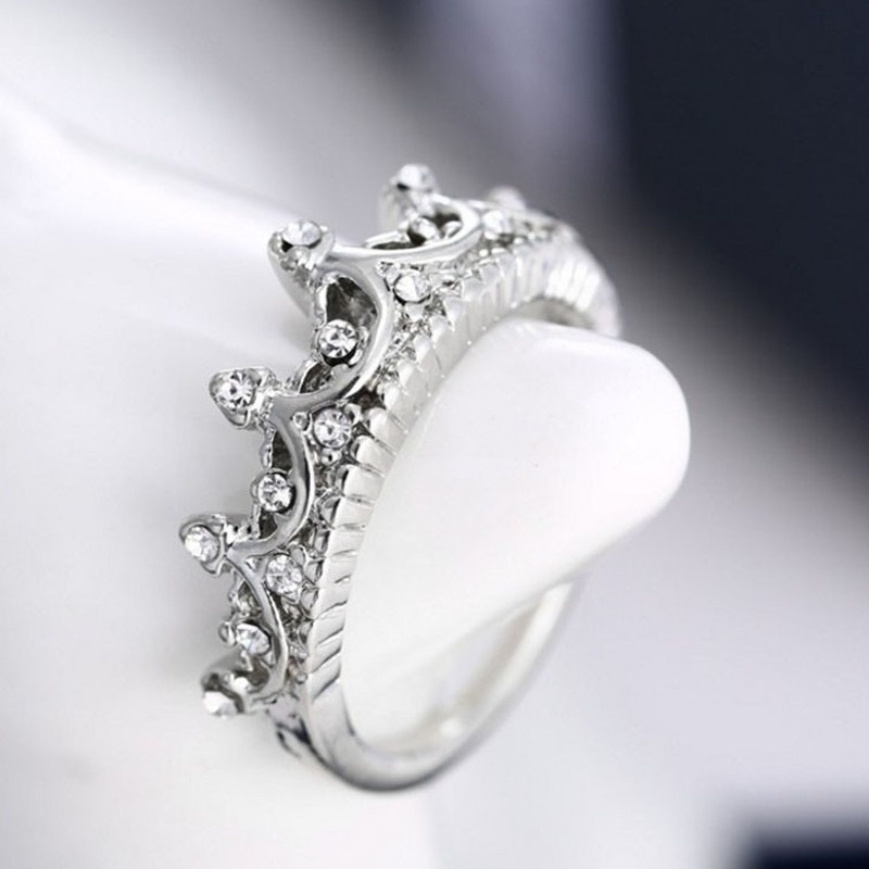 Fashion queen temperament hollow flashing diamond carved crown index finger ring