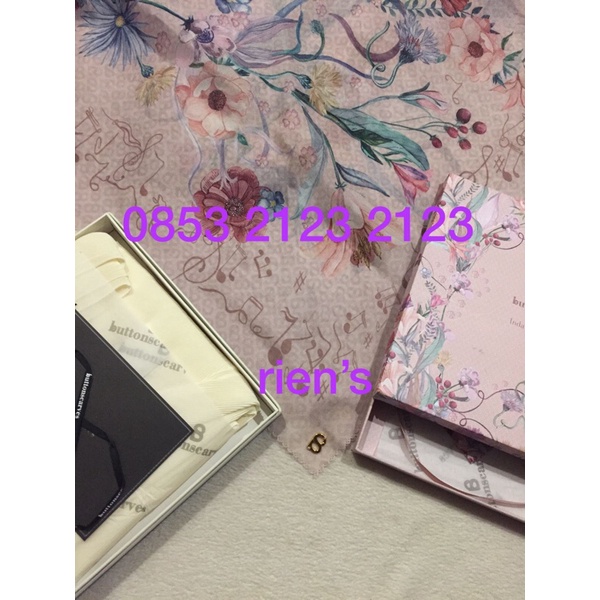 Preloved Buttonscarves Nada FIS