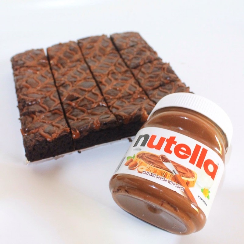 

Nutella Chewy Brownies Size 20x20cm