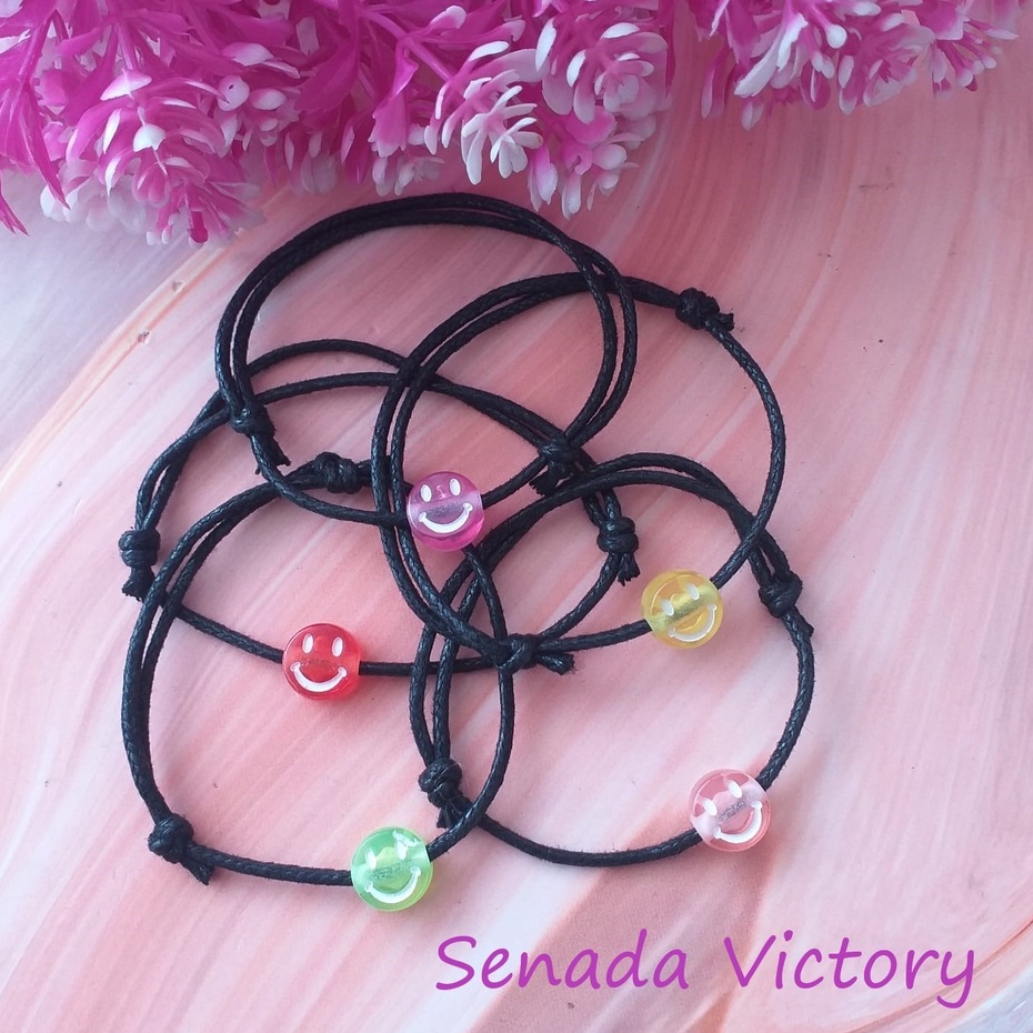 Senada Victory Gelang Tali Serut Gelang Emoticon Smile Aksesoris Wanita SVG003