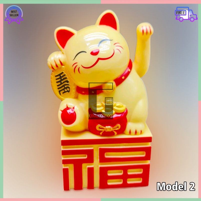 Patung Pajangan Boneka Hiasan Mainan Kucing Hoki Lucky Cat Maneki Neko Maneki Neko Dewa Chaisen Chai Cai Sen Caisen Ye Dewi Rejeki Rezeki Keberuntungan Tangan Goyang Gerak Bergerak China Cina Jepang Dashboard Mobil Mini Kecil Solar No Baterai Batrei Batre