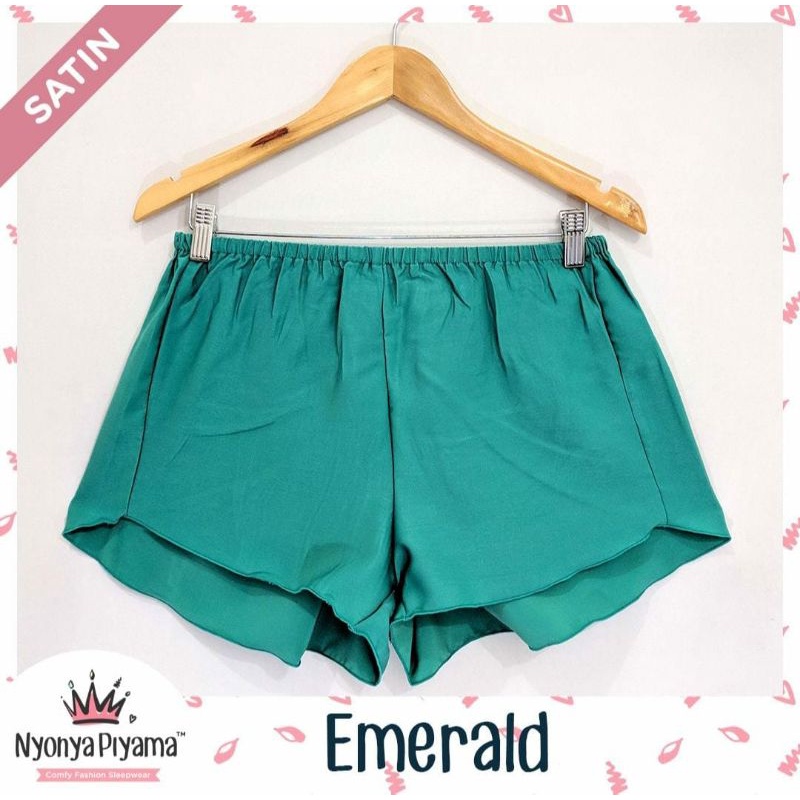 Short Pants Satin Maxmara - Celana Pendek Santai Emerald Green