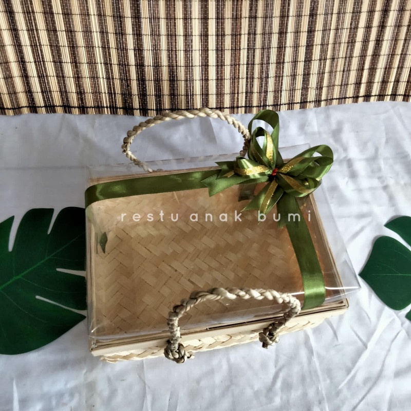 

Besek Hadiah 20x30/hantaran/nikahan/seserahan/hampers/bingkisan/wedding/hadiah/giftbox/keranjang/wadah makanan/gift/sembako/roti/cake/nasi/catering/nasi box/food/lamaran/tradisi/craft