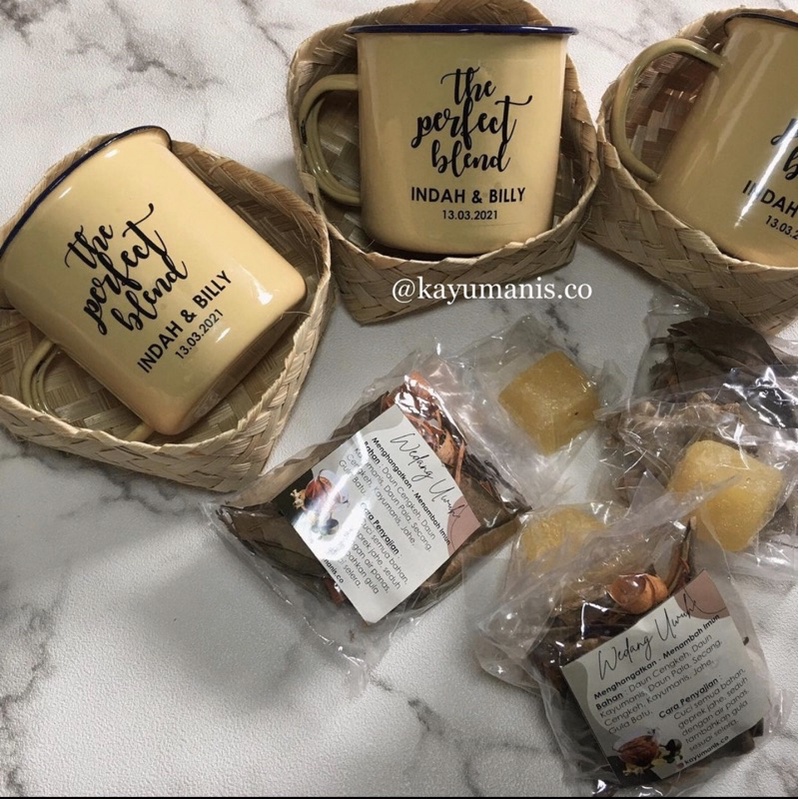 

Paket Cangkir Enamel dan Wedang Uwuh